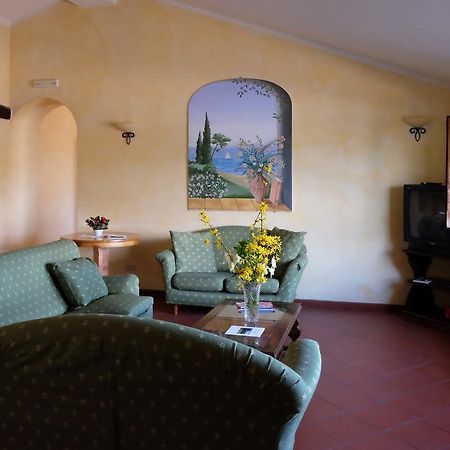 La Penisola Hotel Baschi Exterior photo
