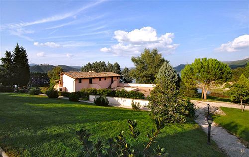 La Penisola Hotel Baschi Exterior photo