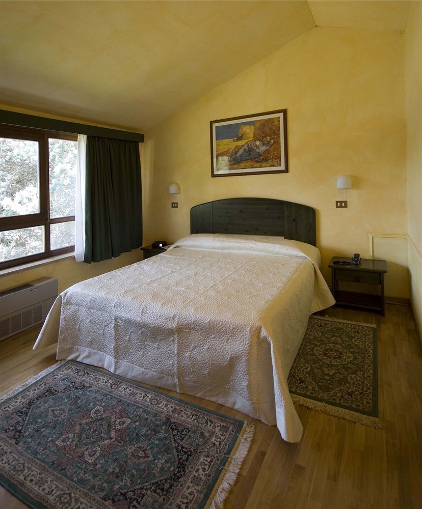 La Penisola Hotel Baschi Exterior photo